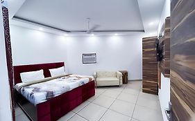 Hotel Js Garden - Near Jaypee Hospital